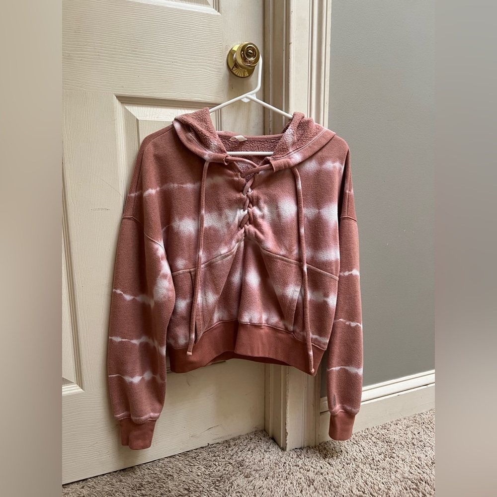 Free People Movement pink pullover jacket with front criss cross ties!💖